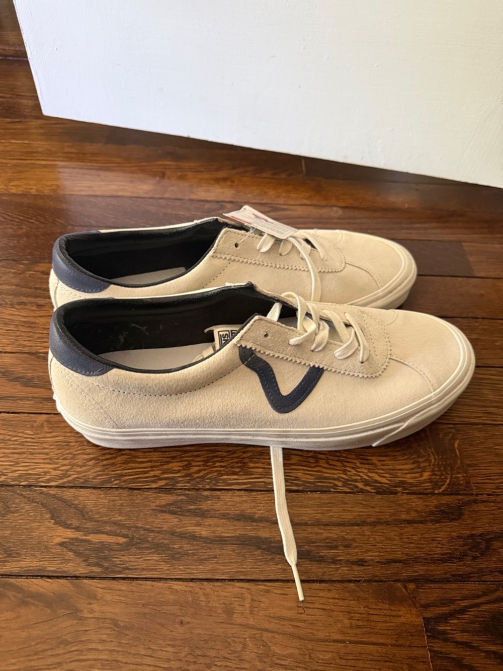 NWT Mens Vans Beige Suede Sneakers with Navy Accent Size 13